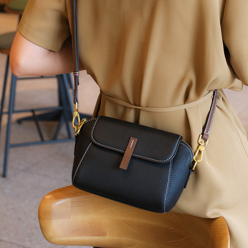 Bolso bandolera moderno y versátil de cuero suave de lujo ligero